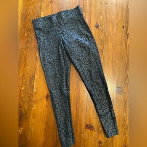 LOFT Black leather print  Patterned Leggings size 2P